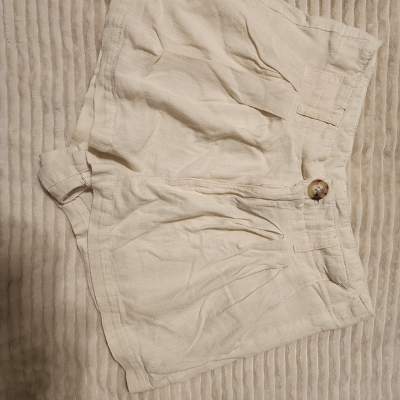 Chic Cream Linen Shorts - Picture 1 of 3